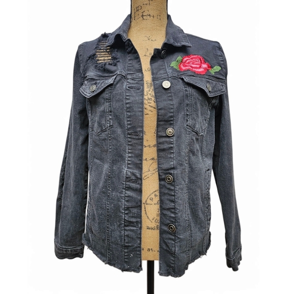 Premium Denim Hammer Jean Jacket With Rose And Tiger Embroidery. - Picture 3 of 10